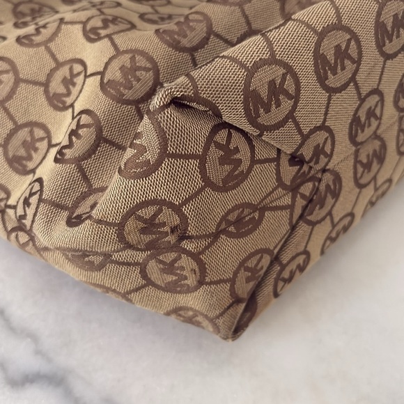 Michael Kors Signature Canvas Tote Bag Large Tan and Brown - Picture 6 of 8